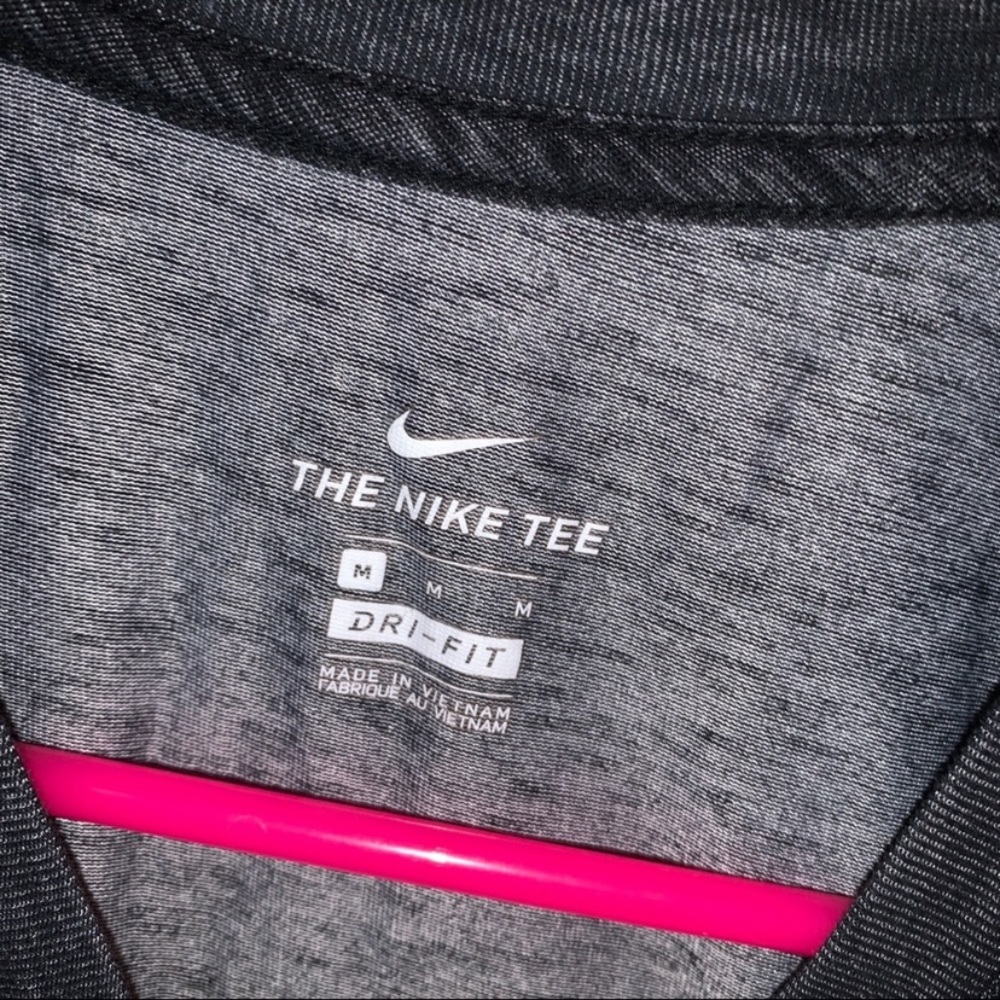Nike heathered gray shirt sleeve tee - Picture 3 of 3